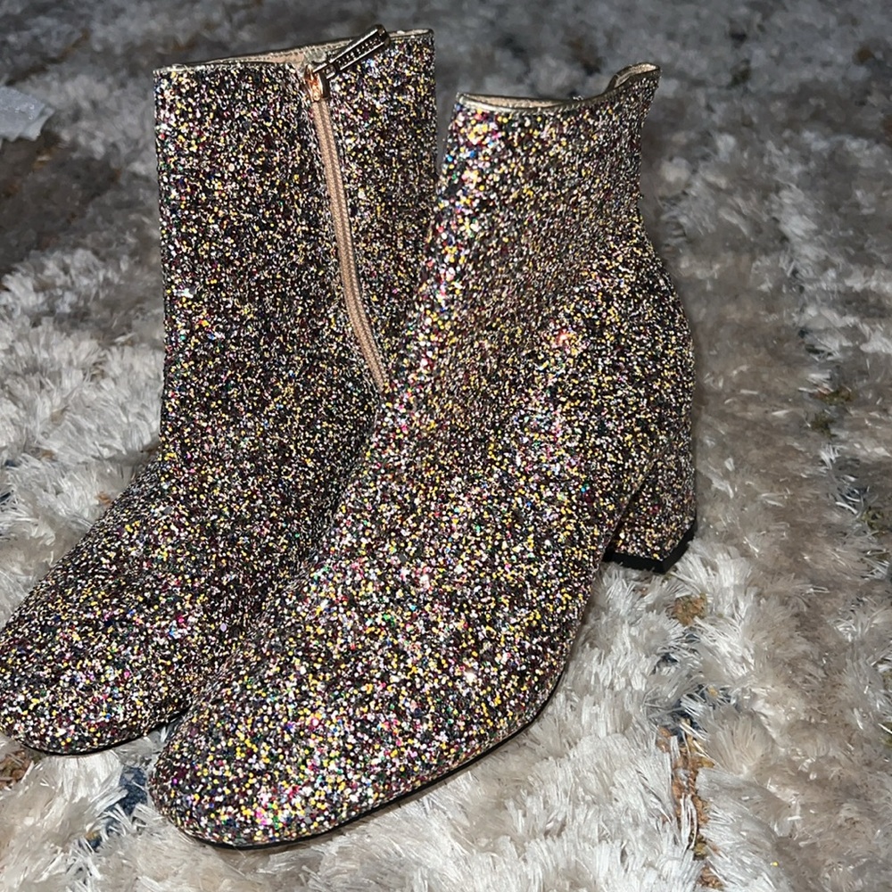 Boots ! - Picture 2 of 3